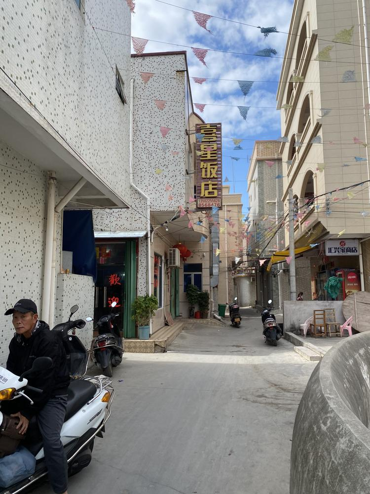餐馆所在村